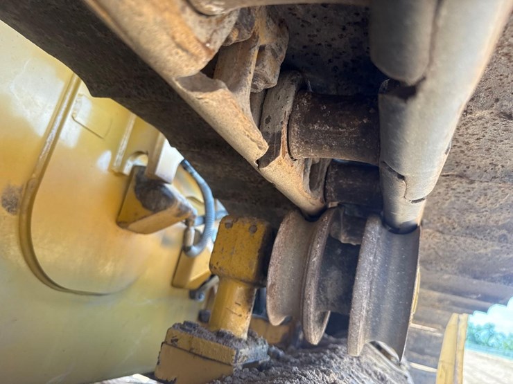 2016-caterpillar-d5k2-lgp-image-23