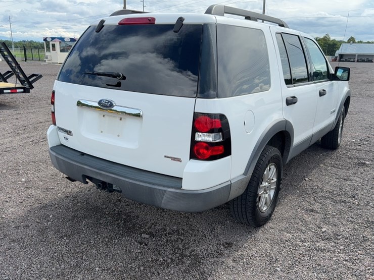 2006-ford-explorer-image-8
