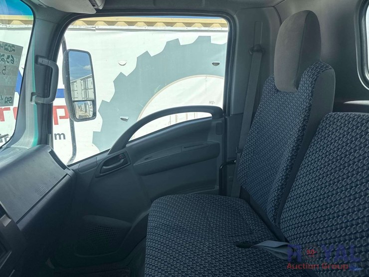 2024-isuzu-nrr-image-16