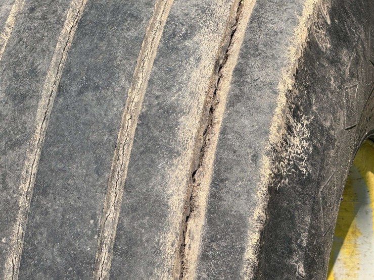 2013-john-deere-2623-image-30