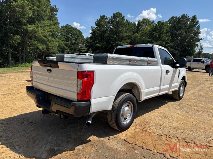2022-ford-f250-xl-image-3