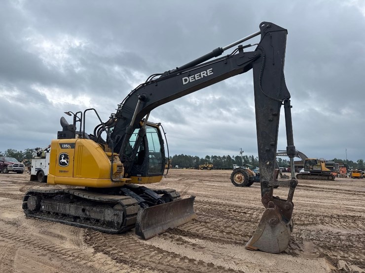 2023-deere-135g-image-4