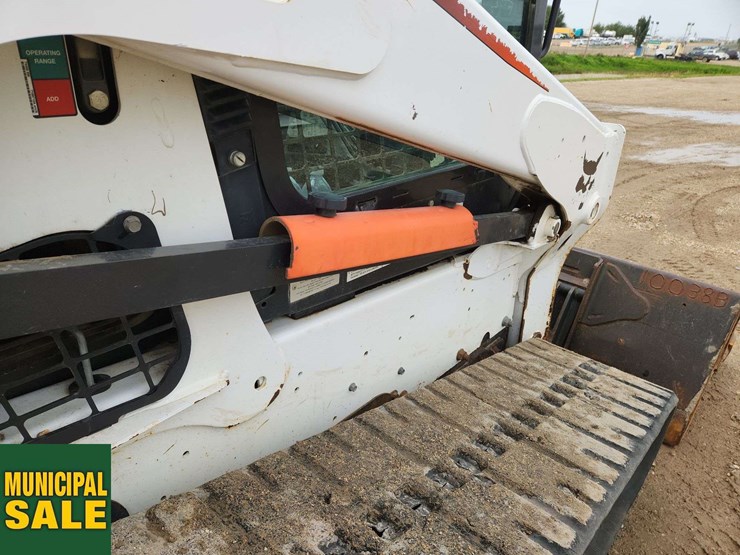 2014-bobcat-t750-image-28