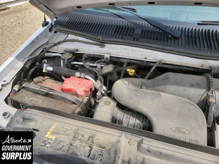 2013-ford-cargo-image-15