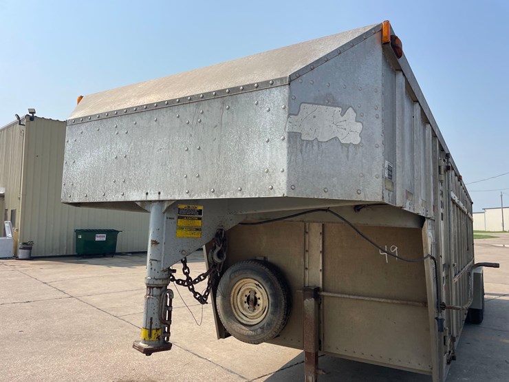 1997-wilson-livestock-trailer-image-5