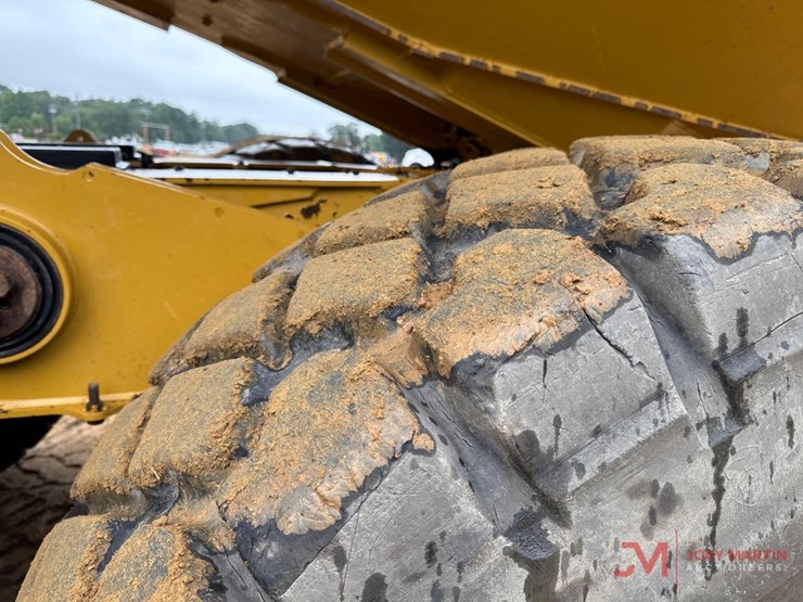 caterpillar-730-image-9