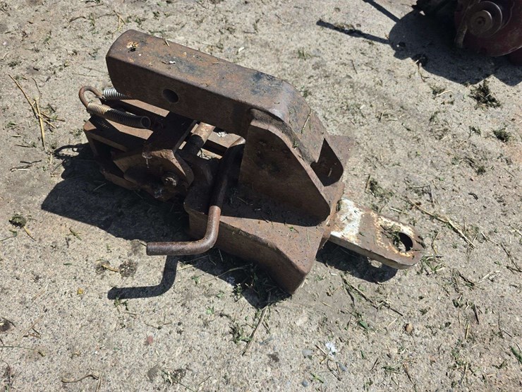 spring-loaded-hitch-to-fit-in-a-2”-receiver-hitch,-needs-a-little-repair-image-1