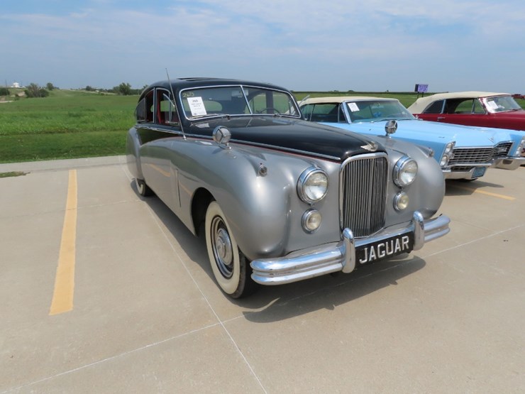 1960-jaguar-mark-ix-image-1