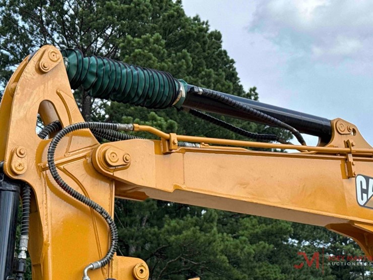 2021-caterpillar-305.5-image-8