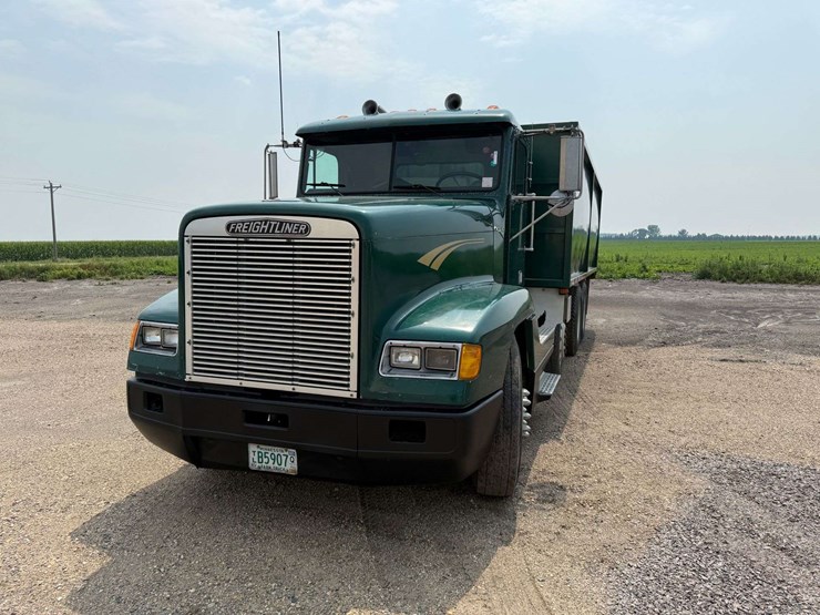 1993-freightliner-fld120-image-3