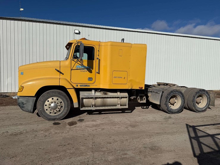 1993-freightliner-fld112-image-2
