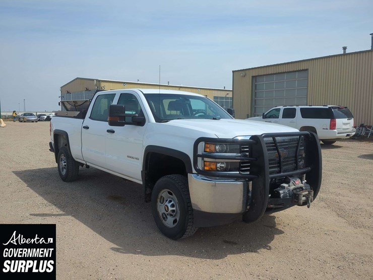 2015-chevrolet-silverado-2500hd-image-2