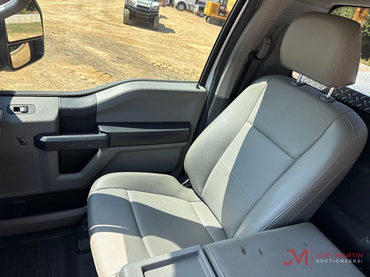 2022-ford-f250-xl-image-21