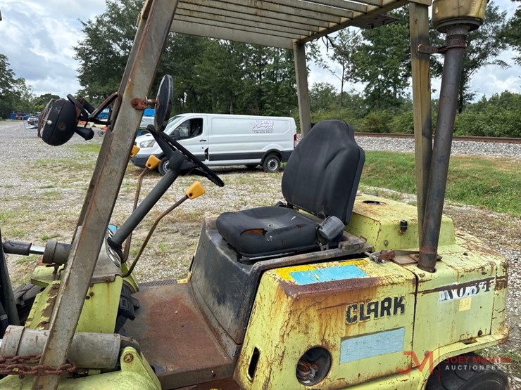 clark-c500-ys6500-straight-mast-forklift-image-12