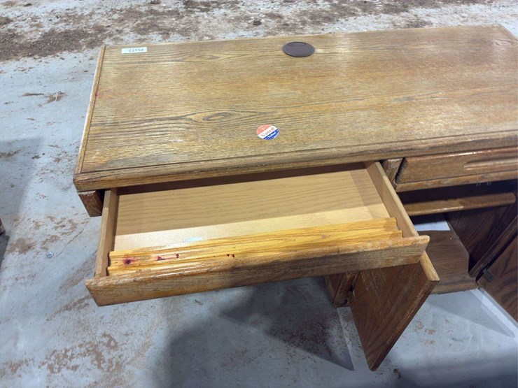 wooden-desk-image-3