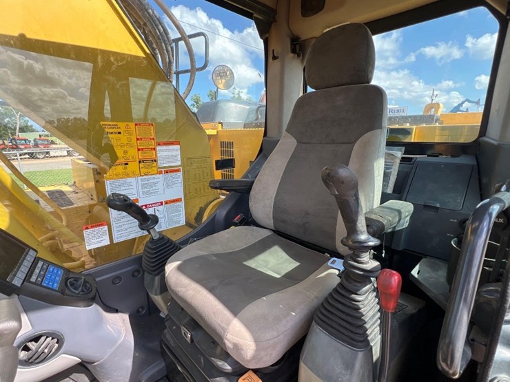 2017-komatsu-pc228us-lc-10-image-38