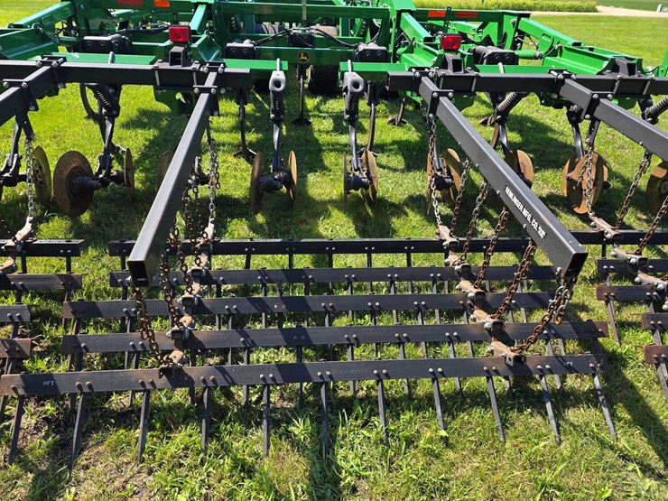 2016-john-deere-18-image-46