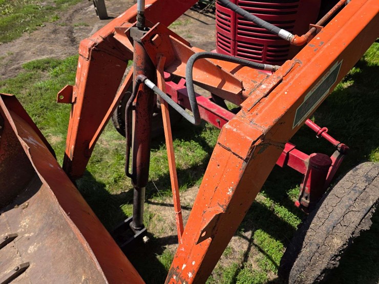 farmall-h-with-dual-loader,-wide-front,-6.00-16-fronts,-13.6-38-rears,-540-pto-with-loader-pump,-whe-image-20
