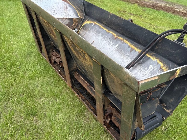 mesch-skidloader-sand-shooter-bucket-image-11