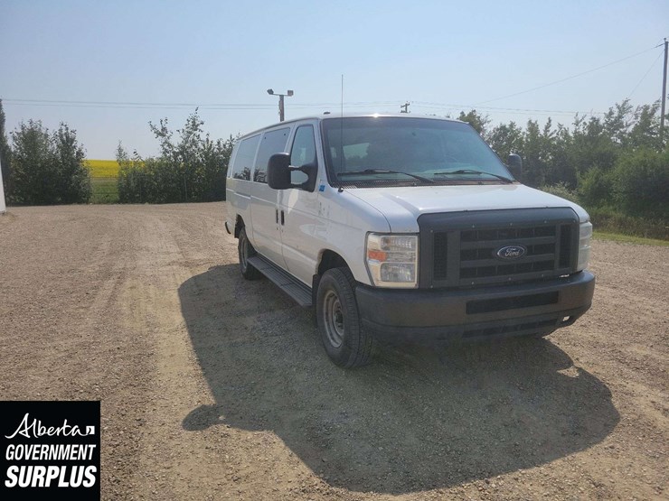 2014-ford-cargo-image-2