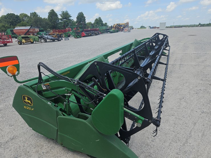 2011-john-deere-625f-image-2
