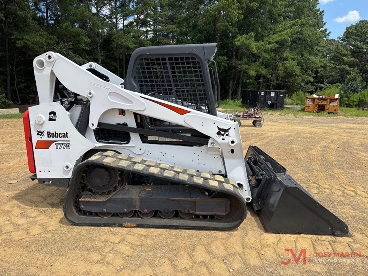 2022-bobcat-t770-image-2
