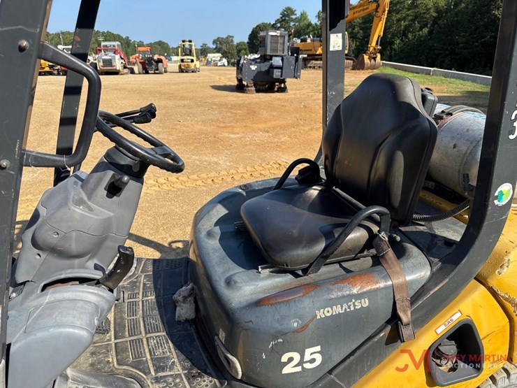 komatsu-fg25ht-16-image-12