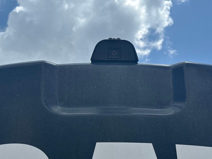 2016-caterpillar-325fl-image-17
