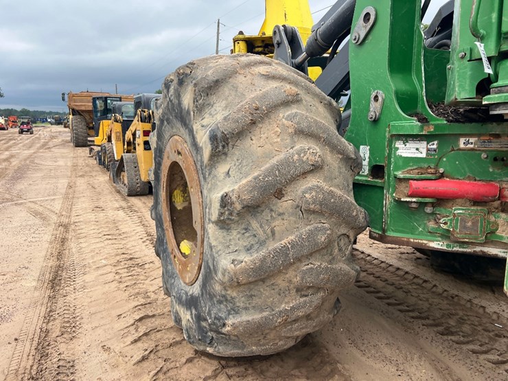 2019-deere-843l-image-29