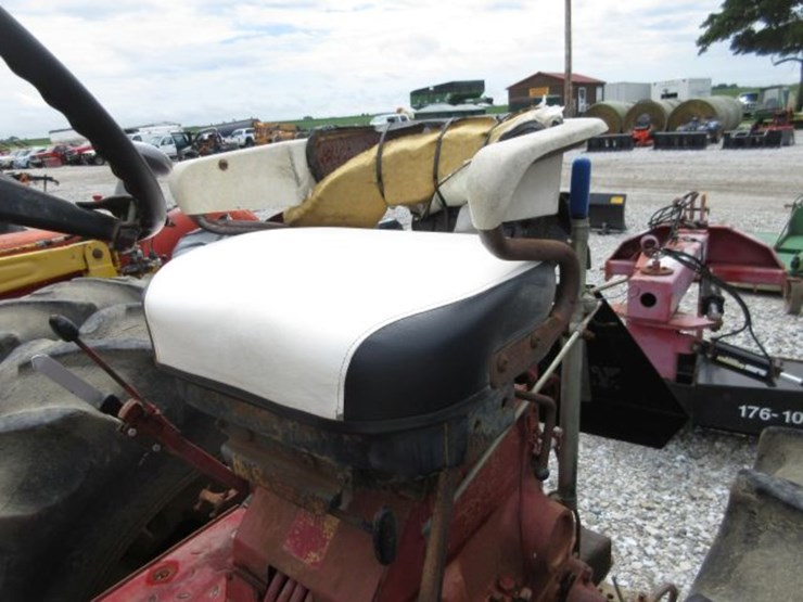 ih-farmall-706-tractor-image-12