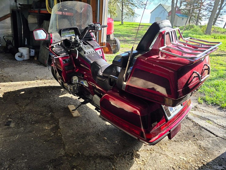 1996-honda-goldwing-gl1500se,-101,566-miles,-am/fm/tape,-air-ride,-new-front-and-rear-tires,-works-a-image-6