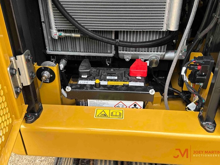 caterpillar-305.5-image-26