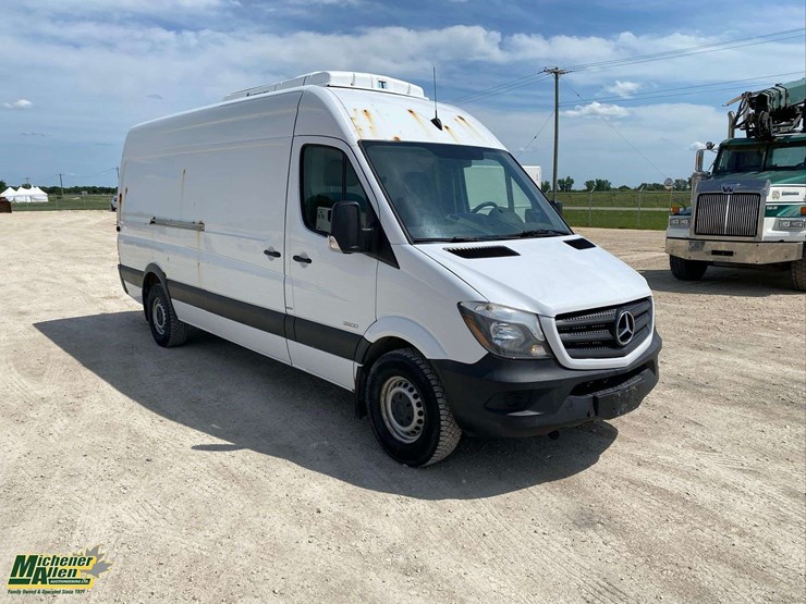 2016-mercedes-benz-sprinter-2500-image-4