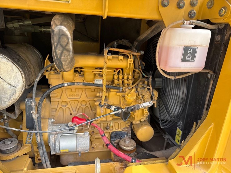2021-caterpillar-305-image-17