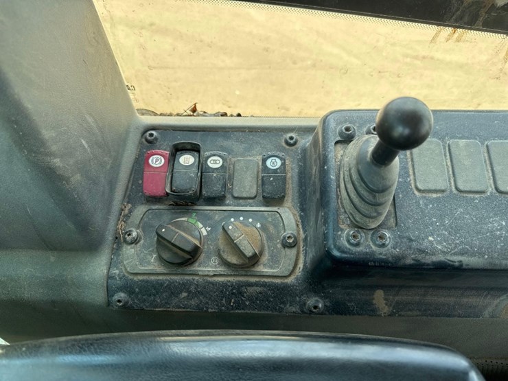2019-caterpillar-d6k2-lgp-image-33