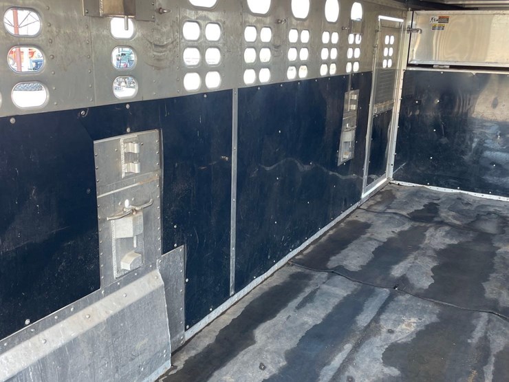 2014-wilson-livestock-trailer-image-35