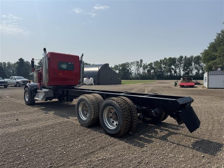 2012-kenworth-w900-image-3