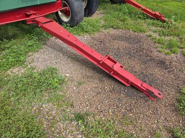 dakon-gravity-box-on-dakon-model-1212-running-gear,-extendable-hitch,-12.5-15-tires-on-8-bolt-rims,-image-2