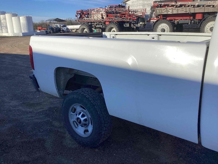 2013-chevrolet-silverado-2500-image-18