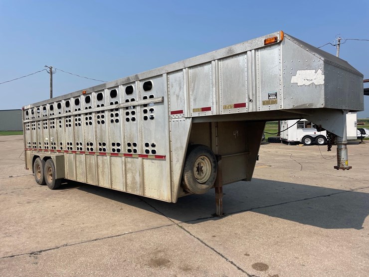 1997-wilson-livestock-trailer-image-1