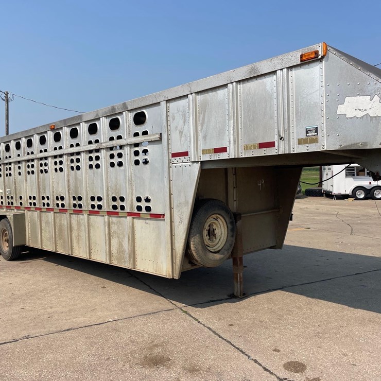 1997 WILSON LIVESTOCK TRAILER