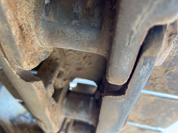 2004-caterpillar-d3g-xl-image-13