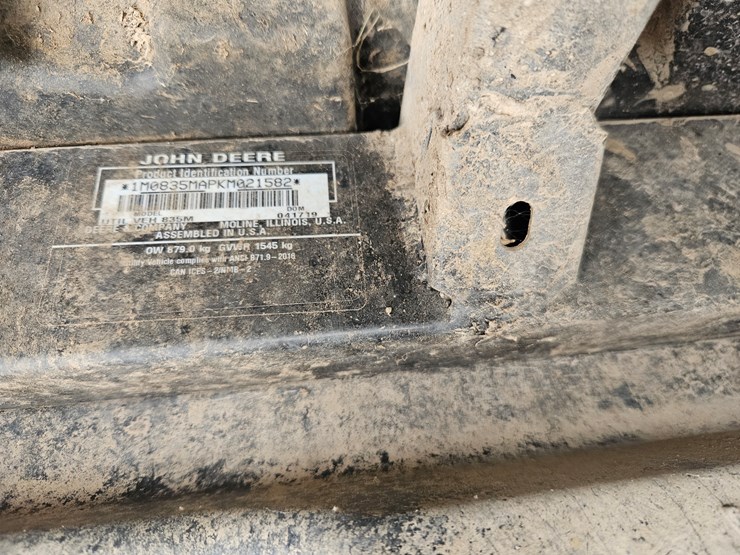 2019-john-deere-gator-image-16