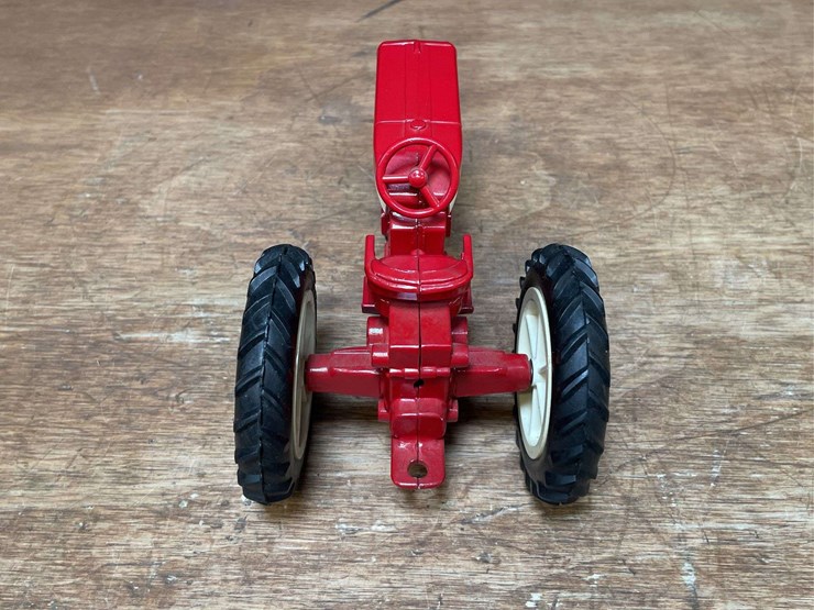1/16-farmall-404-ertl-image-5