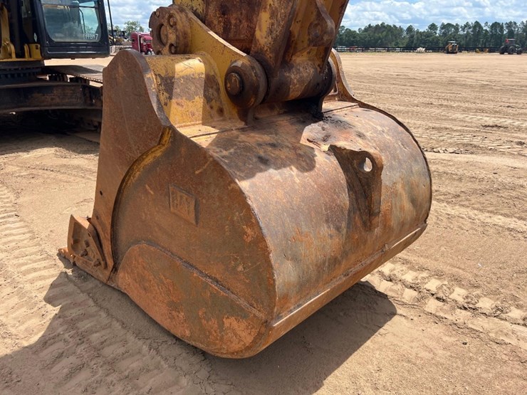 2016-caterpillar-336fl-image-21