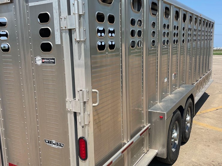 2014-wilson-livestock-trailer-image-21