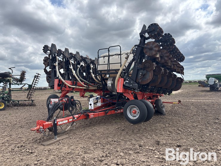 2014-kuhn-krause-gladiator-1200-16r30-strip-till-machine-image-1