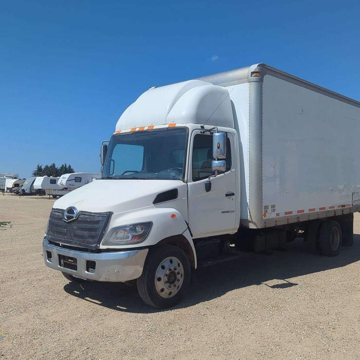 2008 HINO 185