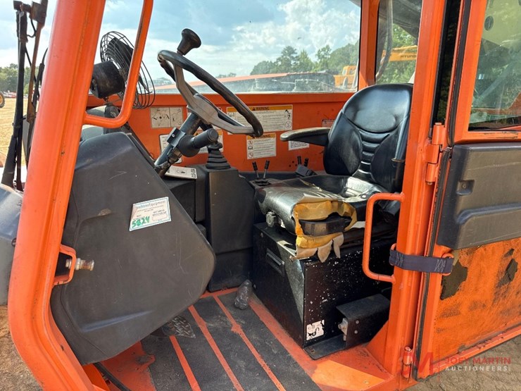 2010-jlg-g10-55a-image-17