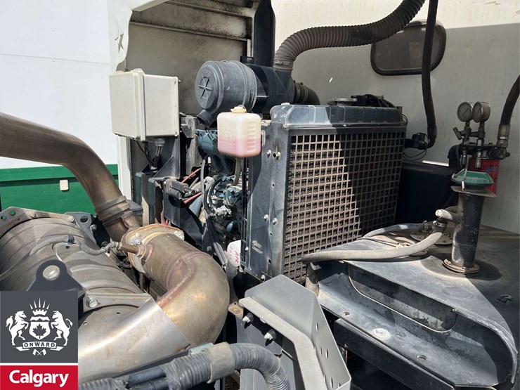 2013-isuzu-nqr-image-10